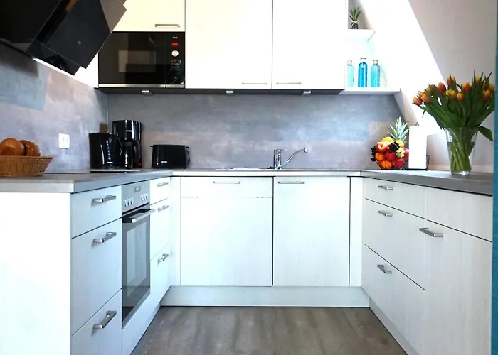 Bernstein & Breakfast 14 *